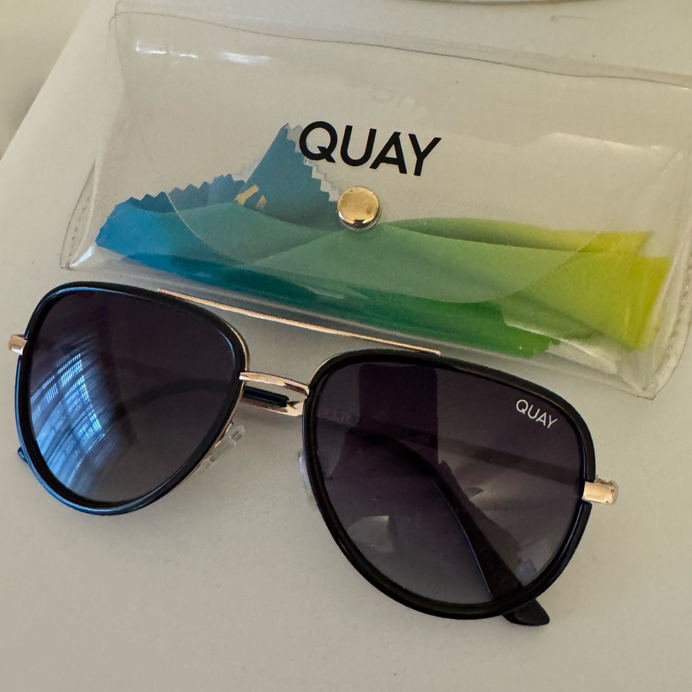Quay, Black and gold Sunglasses